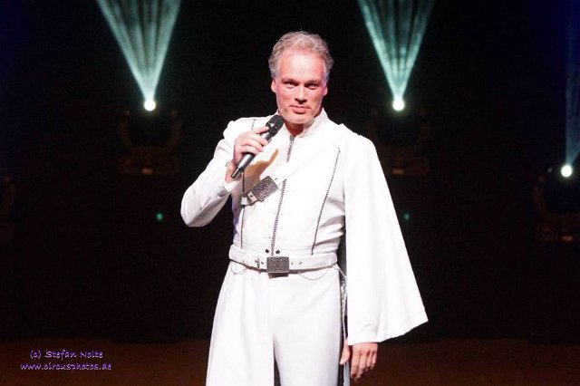 0005Sarrasani Wiesbaden 2012(c)Stefan Nolte www.circusphotos.de resized resized